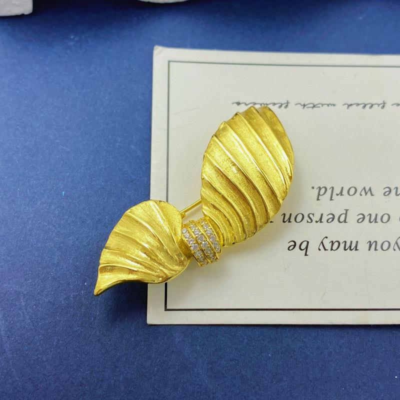 2025 Elegant S925 Sterling Silver Gold-Plated Feather Leaf Brooch - Versatile Retro Business Decoration