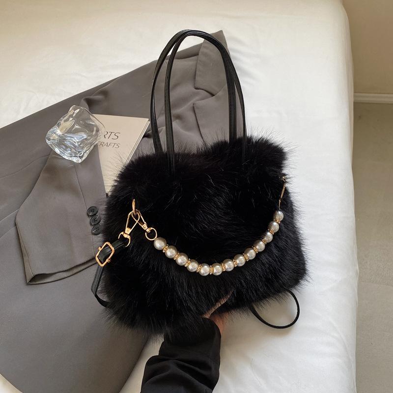 Temperament Versatile Furry Portable Small Bag Fashion Pearl Shoulder Bag Autumn and Winter Texture Ladies Commuter Messenger Bag
