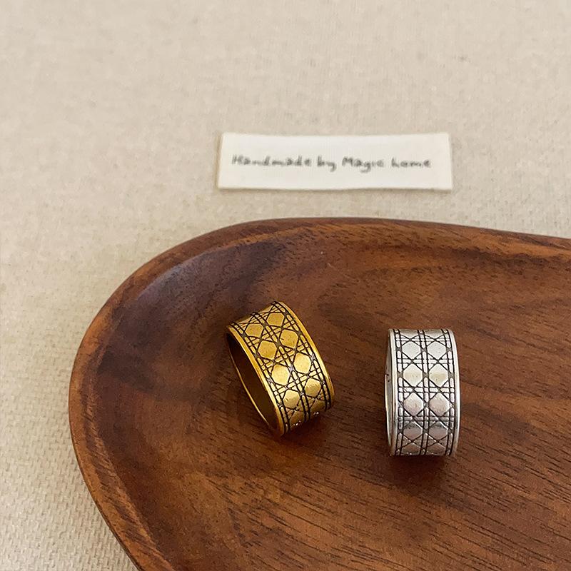 Retro And Old Rhombus Pattern Plaid Wide-Sided Ring For Women, Niche Design Sense, Unique Personality, Exquisite Versatile Ring Ring.