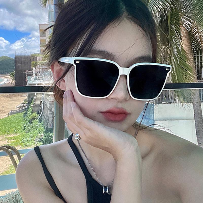 Women's Trendy Large Frame Korean Style Slimming Sunglasses for Sun Protection and Driving