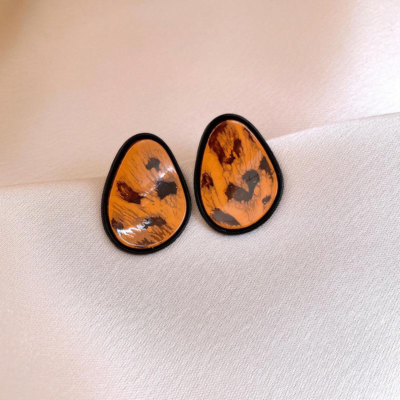 Retro Coffee Leopard Print Silver Needle Stud Earrings - Stylish High-End Design