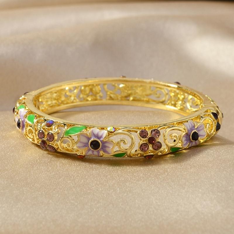 Artistic Ethnic Enamel Four Leaf Clovers Alloy Bracelet Featuring Drip Oil Craftsmanship Symbolizing Luck Love and Hope