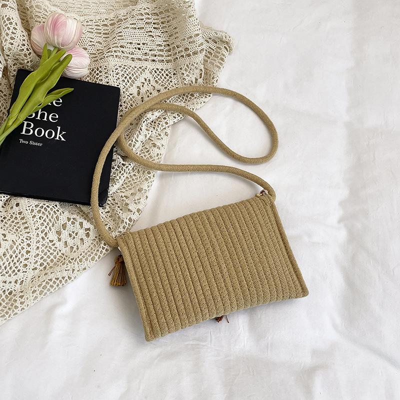 2025 Popular Straw Bag New Seaside Literary Women's Woven Bag Ethnic Style Niche Versatile Fringed Messenger Bag