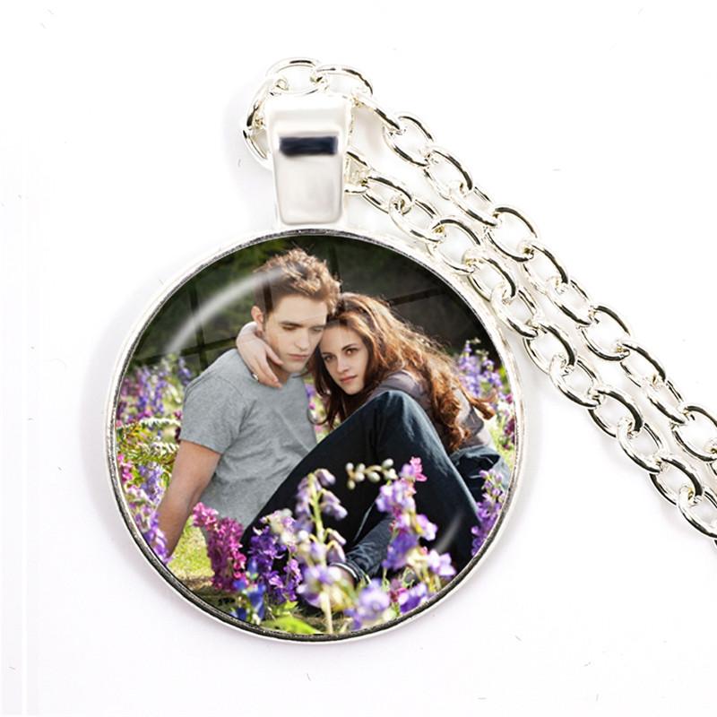 Nieuwe Twilight Film Bella Edward Jacob Renesmee Karakter Glazen Cabochon Hanger Ketting Handgemaakte Sieraden Kettingen