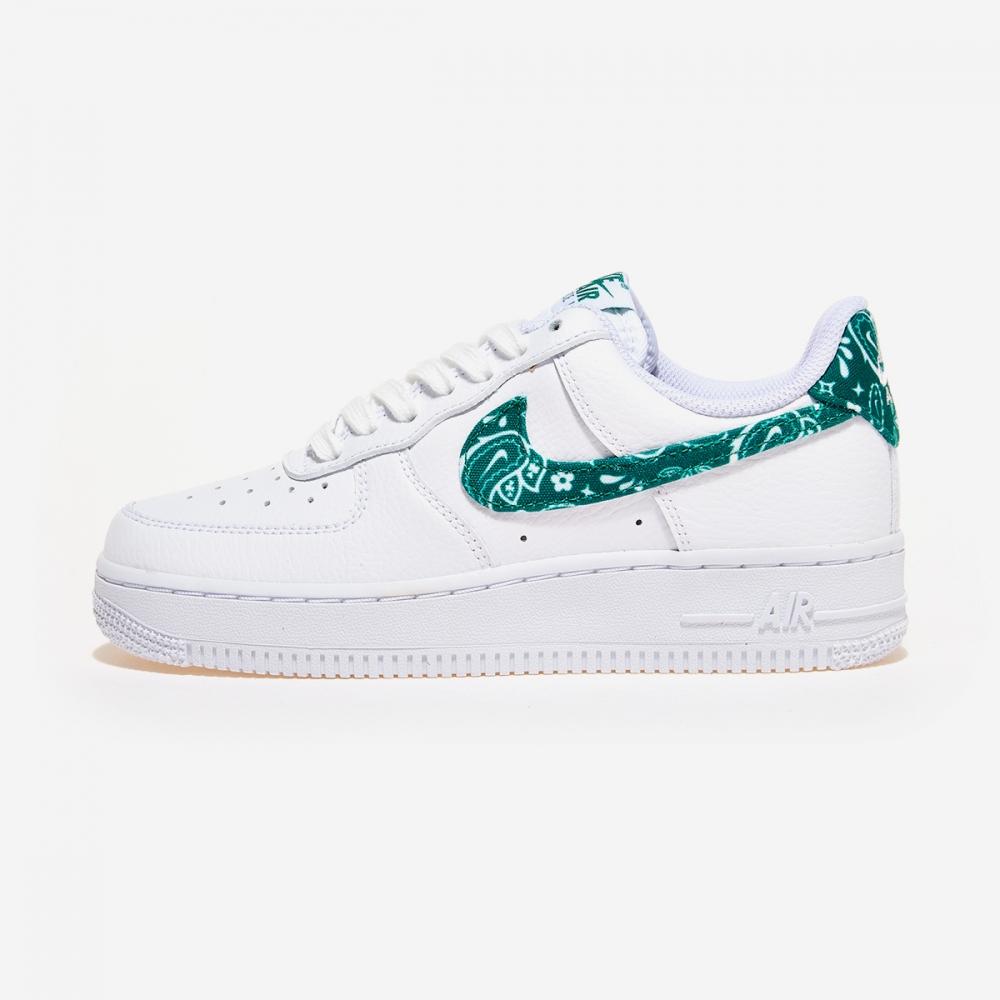 

Женские кроссовки Nike Air Force 1 07 Essential (102)