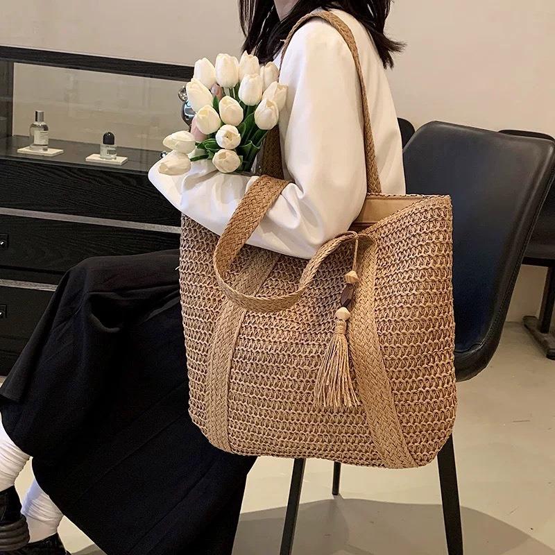 Fashion single shoulder straw woven beach wrapping machine weaving straw woven bag mahogany pendant large capacity woven bag tote bag