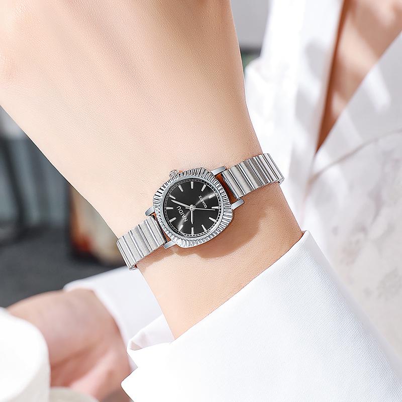 Vintage-Style Gold Quartz Ladies' Watches - Fashionable Retro Design with Steel Band