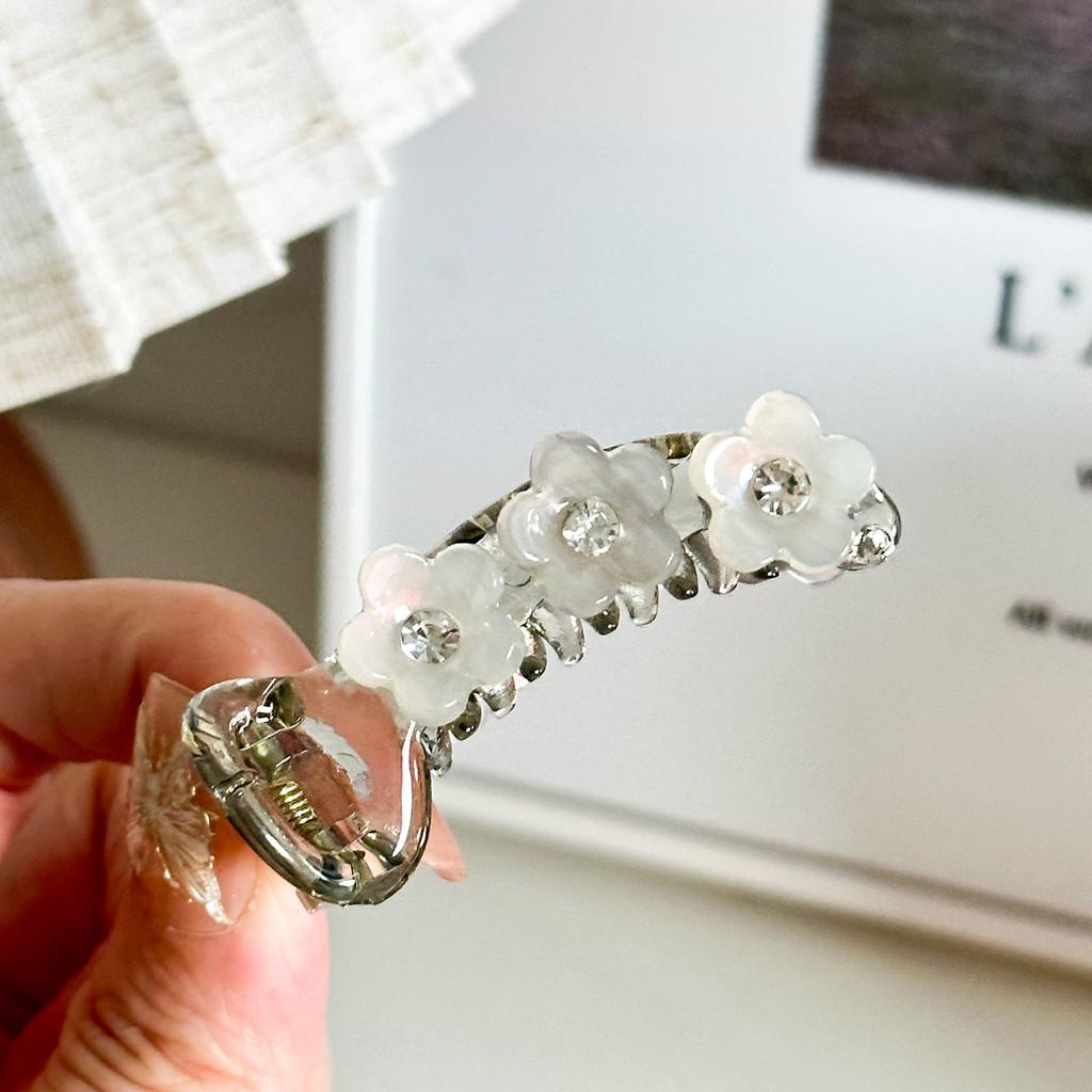 Elegant Mini Banana Hair Clip With Charming Butterfly And Floral Designs For Fashionable Hairstyles