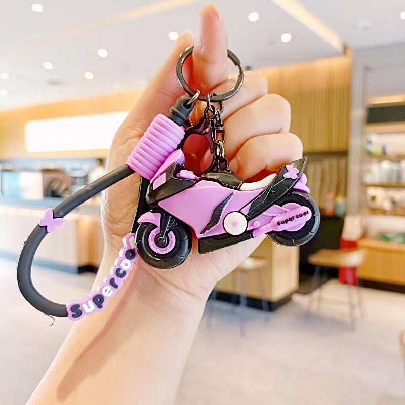 Kreativer Cooler Lokomotiv-Schlüsselanhänger Cartoon Lokomotiv-Puppenanhänger Paar Schultasche Kleiner Anhänger Exquisite Puppe