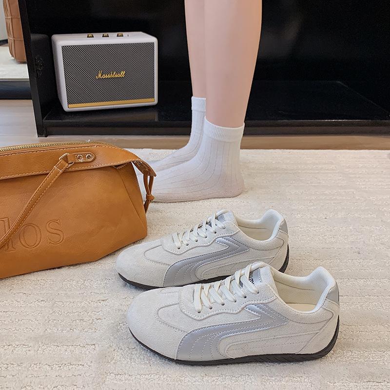 

Сетчатые немецкие тренировочные туфли женские лето 2025 новые на плоской подошве легкие сетчатые одинарные туфли студенческие спортивные и для отдыха белые туфли 40