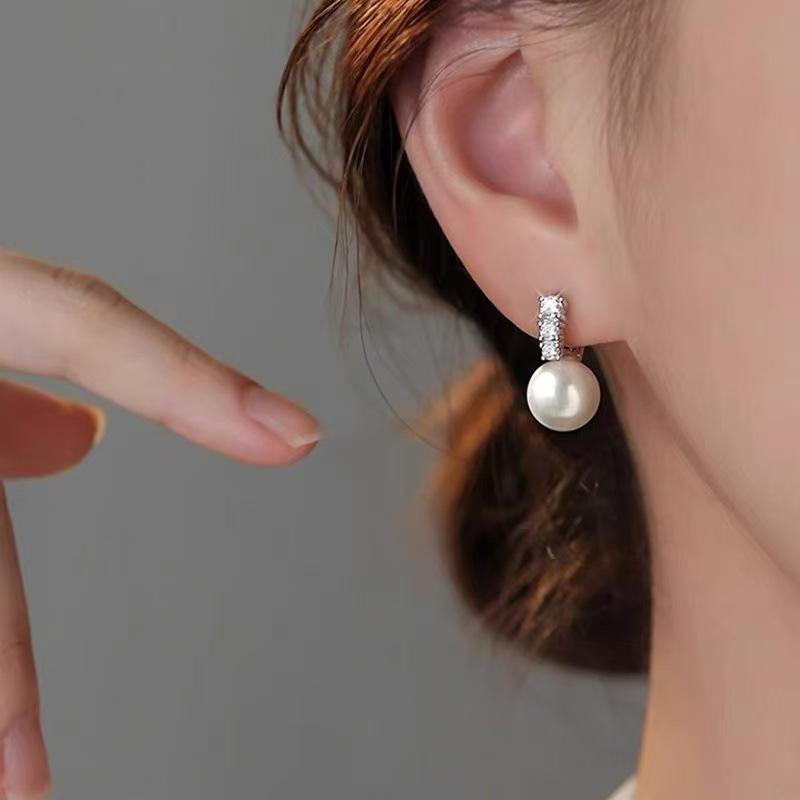 Luxury New Style Earrings, High-end Style Stud Earrings, Unique Women's Jewelry for The Petite Ears.