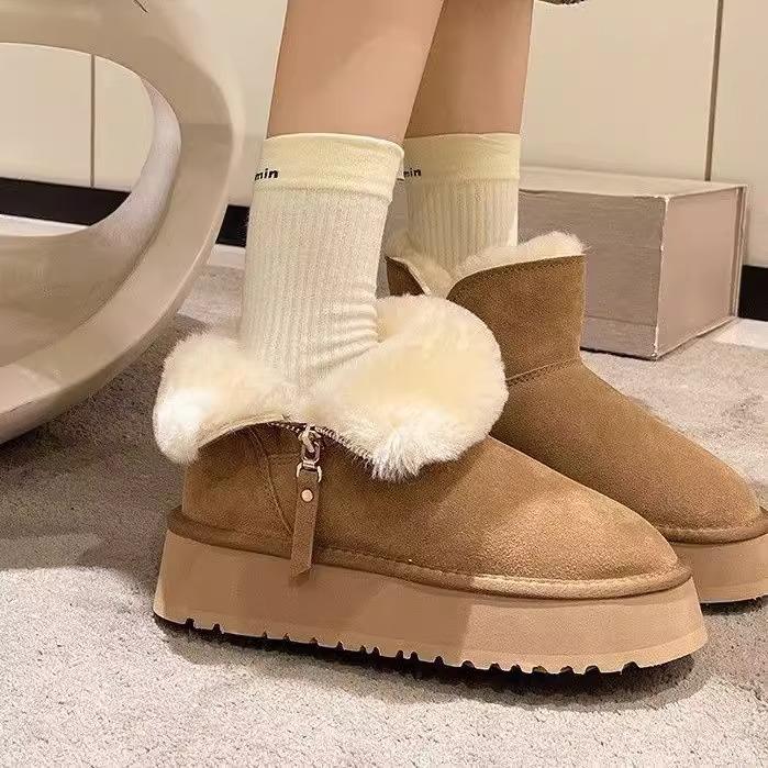 Thick-soled snow boots women's 2025 new winter plush fur integrated thickened Northeast cotton shoes fluffy shoes one pedal