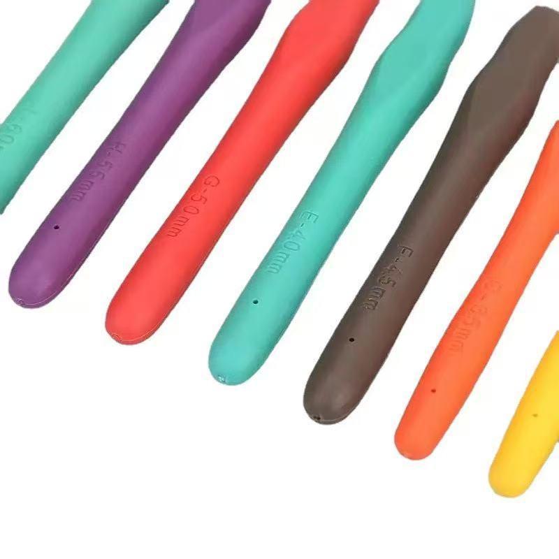 Hand-Knitted Rainbow Soft Grip Aluminum Crochet Hook Set with Yarn Needle