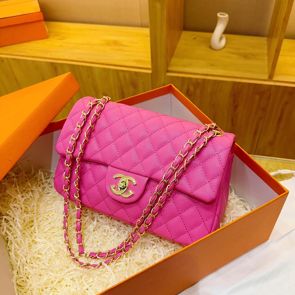 2026 European and American Retro Shoulder Bag: Women's French Flap Crossbody with Unique Design