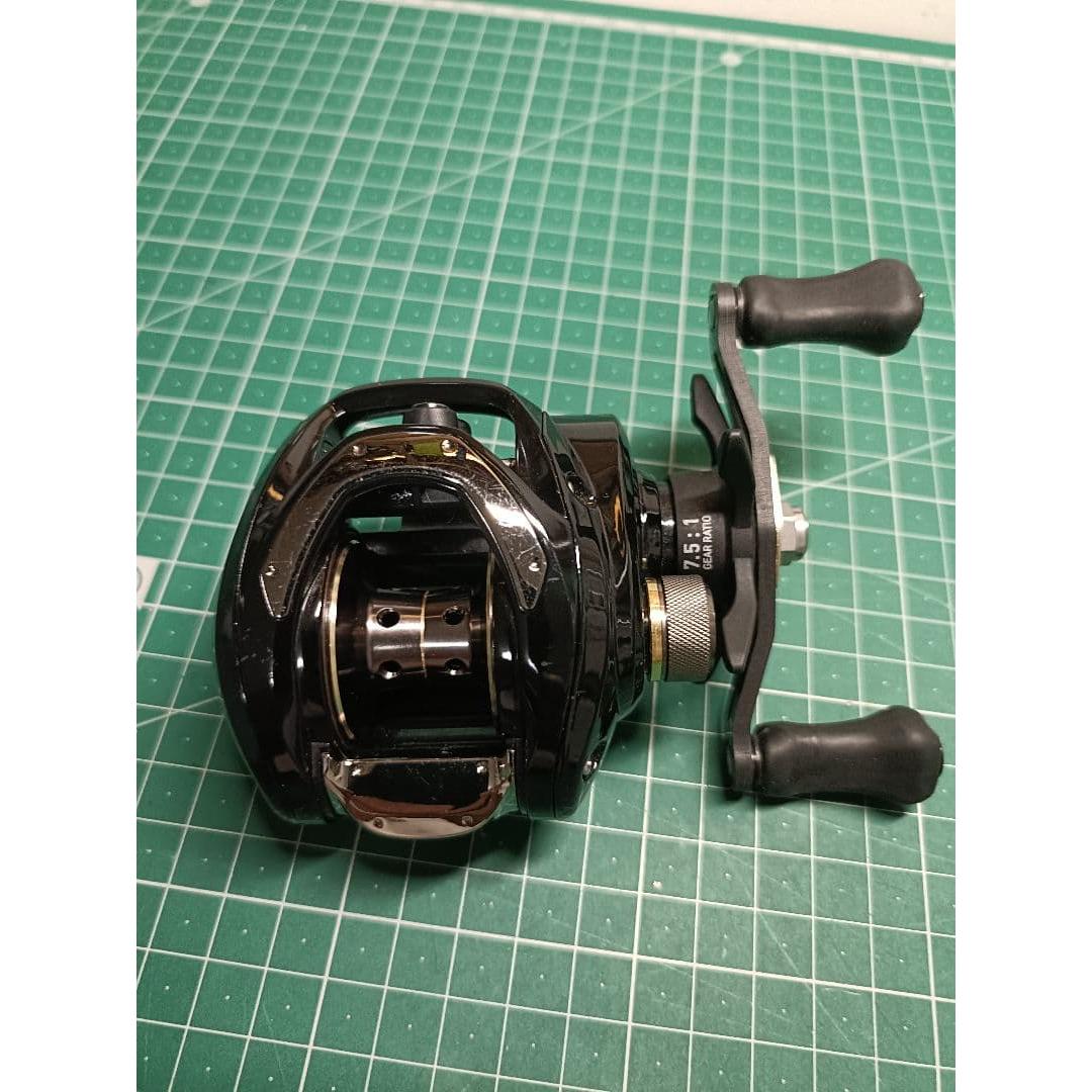 Used Daiwa Bass x 80SH Carbon handle bait reel