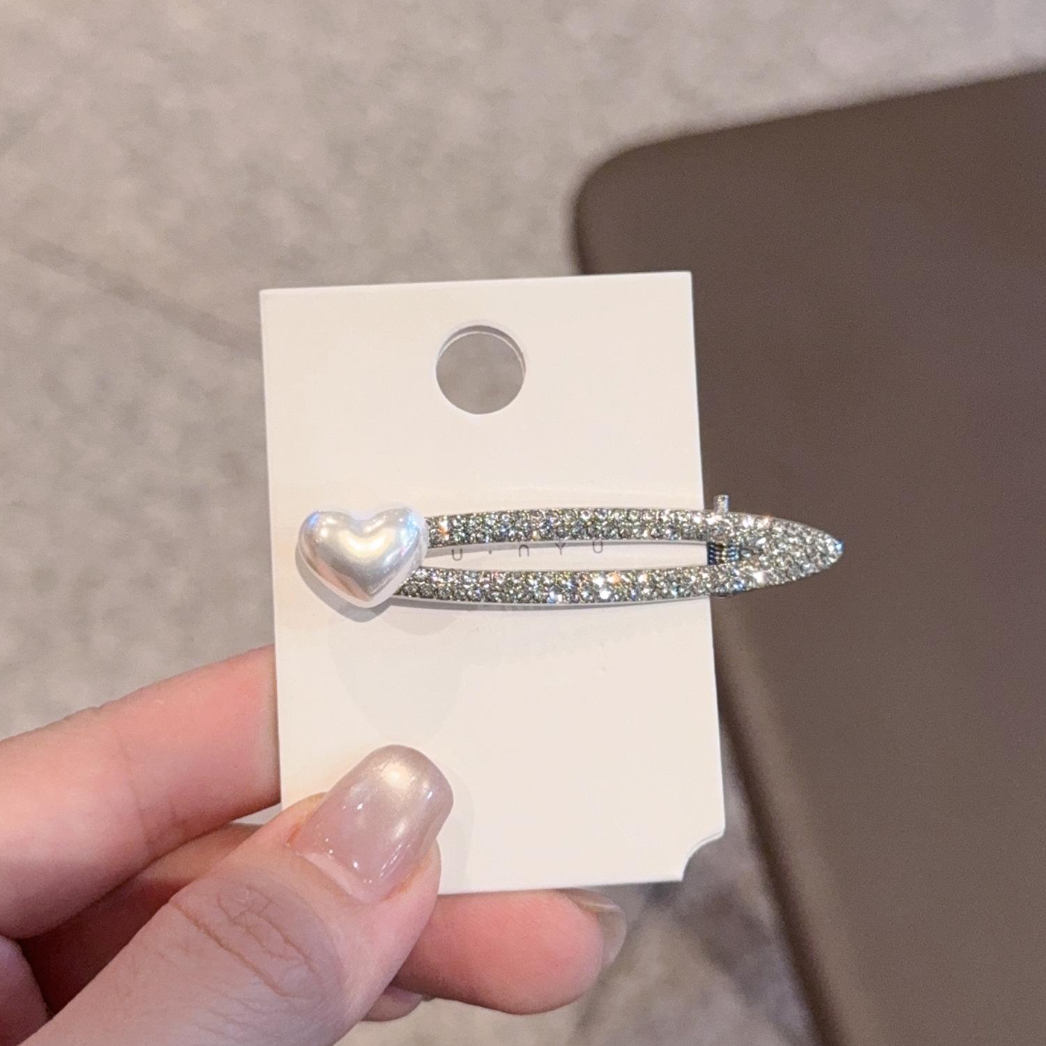 

2025 Stylish Rhinestone & Pearl Duckbill Hair Clip for Bangs