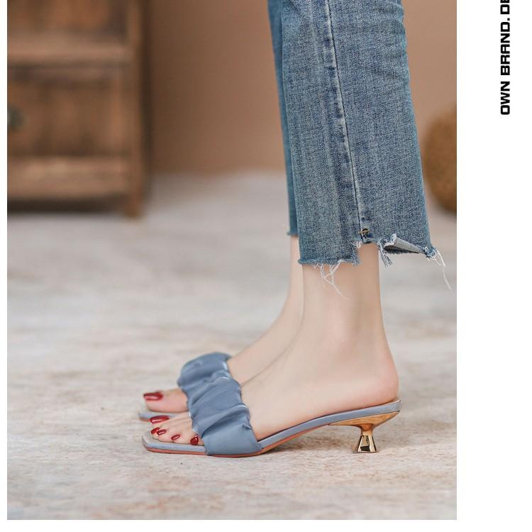 2025 summer new cool slippers femininity fashion outer wear low heel skirt one word slippers versatile fairy sandals