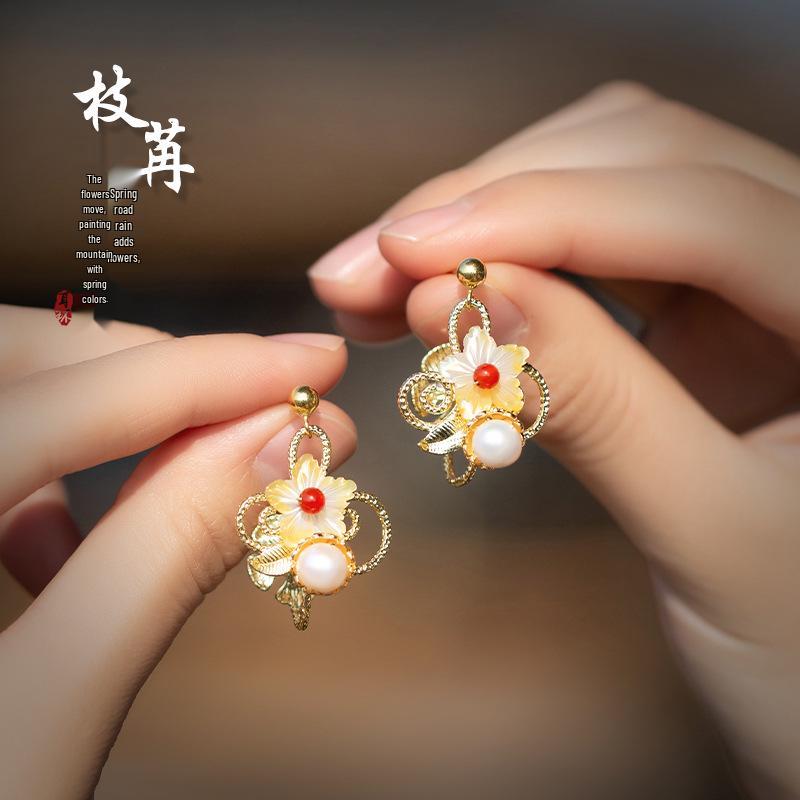 Elegant Ebony Flower Hairpin for Women – Ancient Style, High-End Feel, Simple Chinese Design, Perfect for Daily Use.