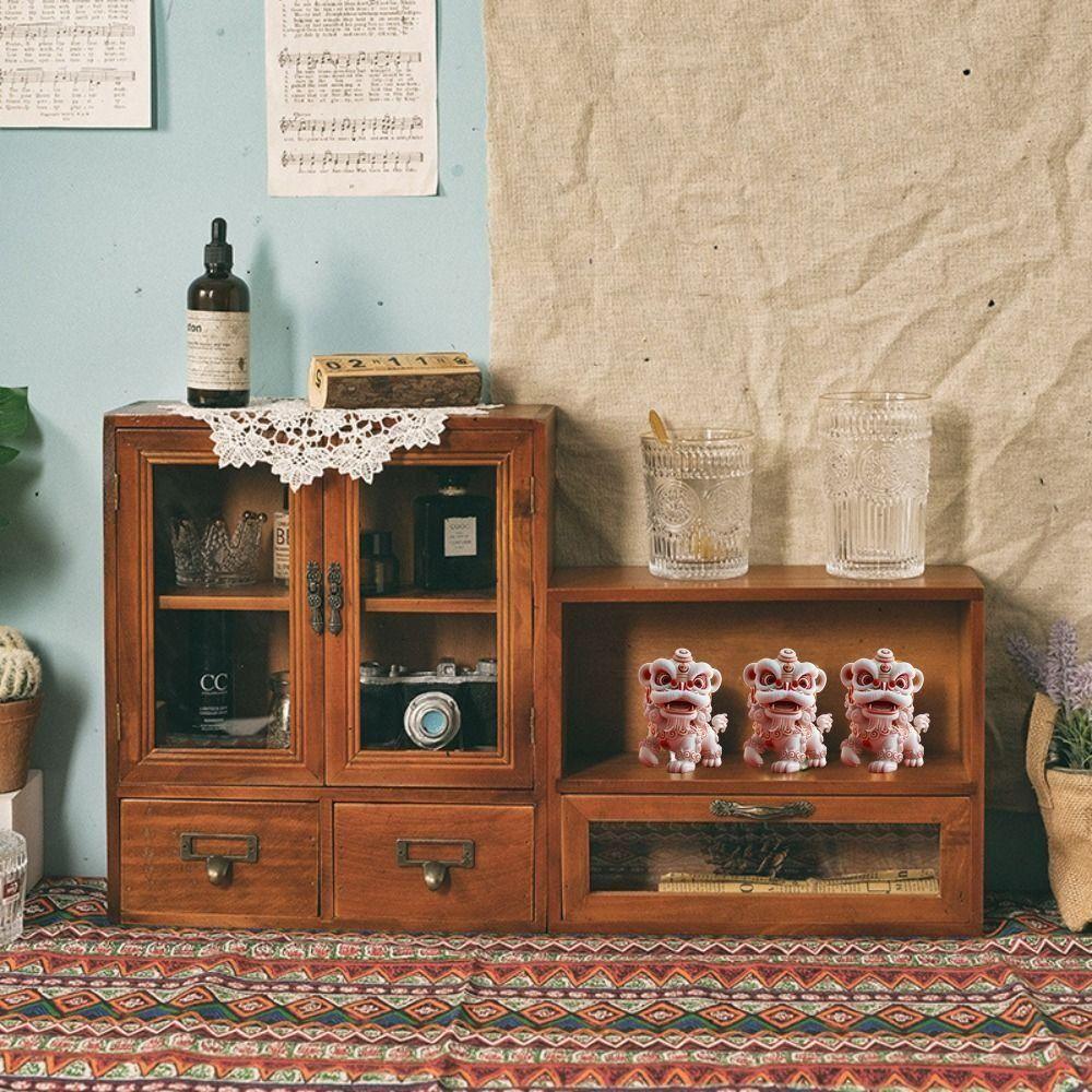 Komoda s prosklenými dvířky zásuvkového typu, severský stojan na vystavení panenek a figurek, pokoj