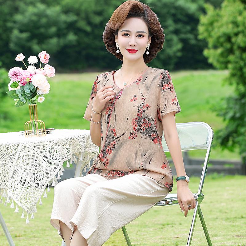 

Elegant Retro Summer T-shirt for Women Aged 40-50, Short-Sleeved Top for Mom or Grandma 6XL (160-175 lbs) розовый/персиковый