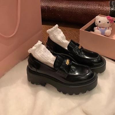 Version cuir de vache~ Mère raisin, le même style de petites pièces d'or à gaz, bout pointu tête ronde talon épais, mocassins à enfiler, plateforme pour femmes petite