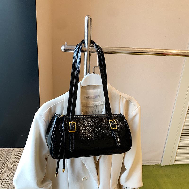 Autumn and Winter High-end Underarm Bag Women's Handbag 2025 New Simple Bowling Bag Versatile Shoulder Commuter Bag