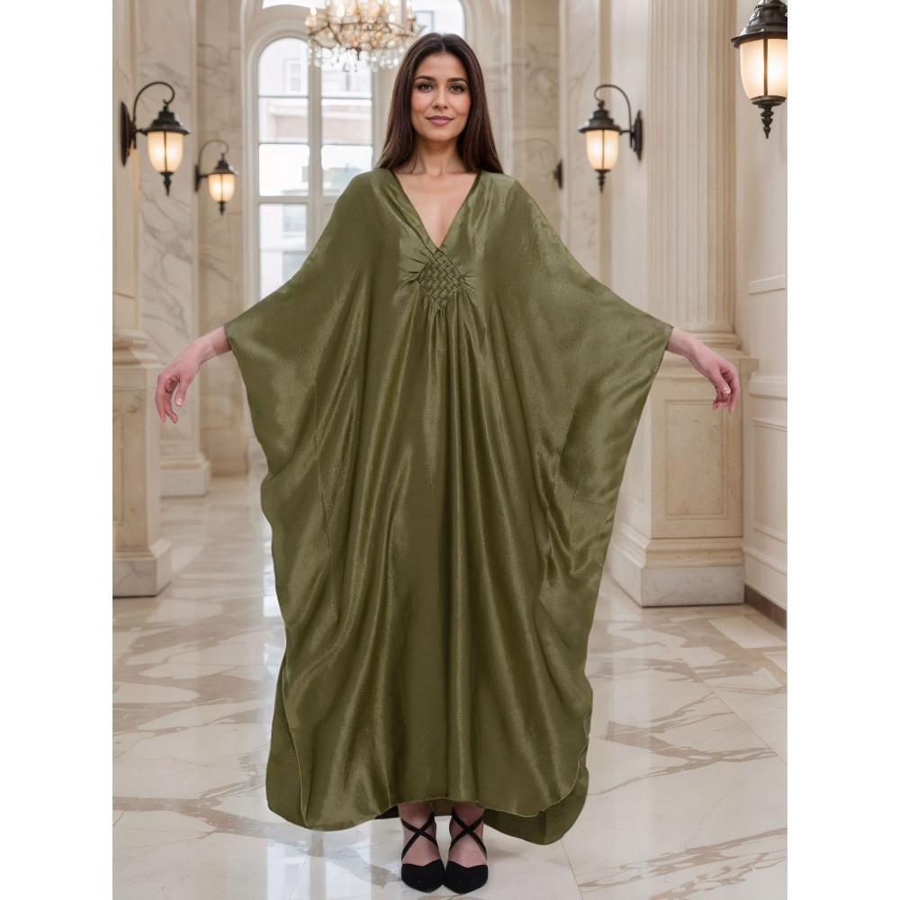 The Luxurious Beach Smock Has A Loose, Large-sized Vacation Robe Woven On The Front