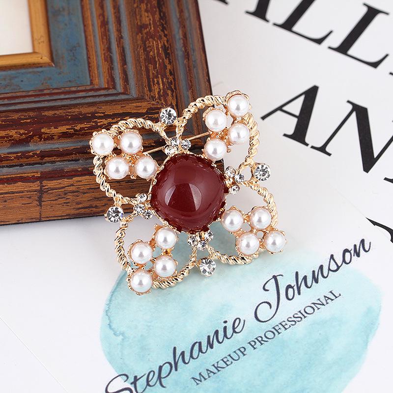 Fashion Atmospheric Literary Pearl with Diamonds Brooch Pin Buckle Large Clothes Accessories Accessories Shawl Long-Lasting Color Exquisite Brooch