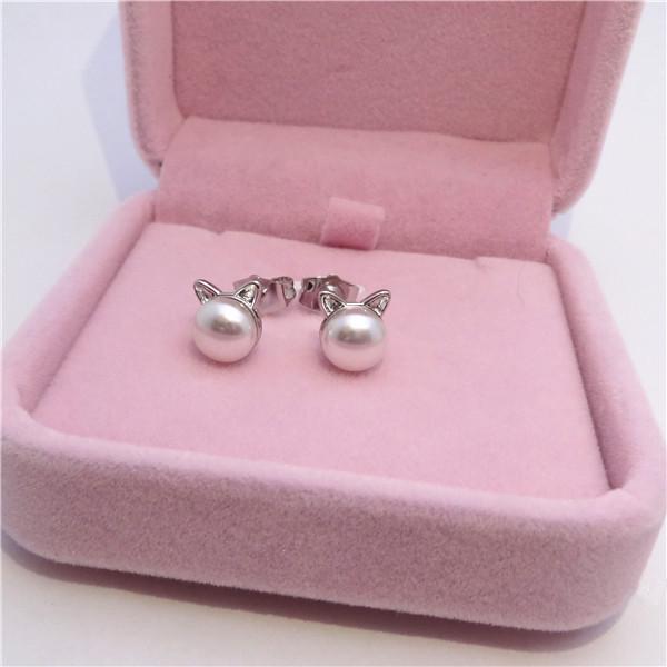Elegant European and American 925 Silver Pearl Cat Earrings