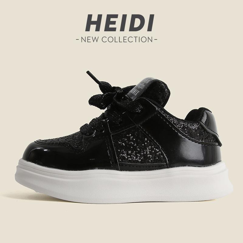 Dziecięce buty sportowe 2025 wiosna i jesień nowe buty casual dla dziewcząt cekinowy trend buty deskorolkowe dla chłopców miękka podeszwa buty dla niemowląt pojedyncze