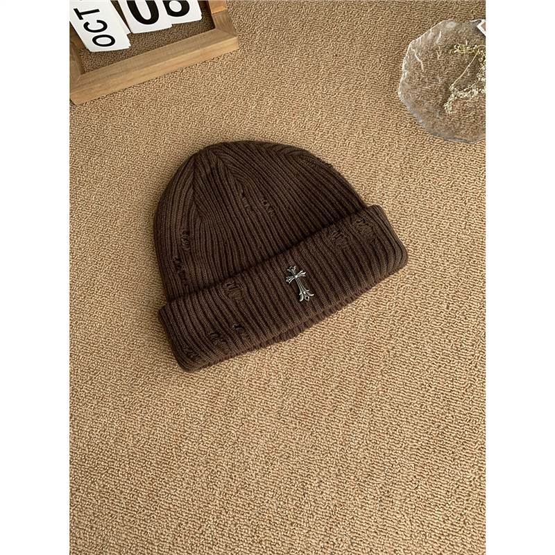 Fall/Winter Street Fashion Distressed Knit Cap for Men and Women, Versatile Retro Metal Cross Emblem Wool Hat, Couple Beanie Cap