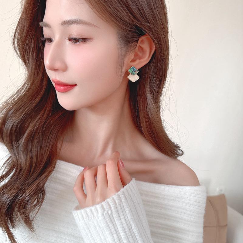 Women's Light Luxury Design Elegant Vintage Square Earrings Fashionable And Versatile Niche Design Geometric Earrings