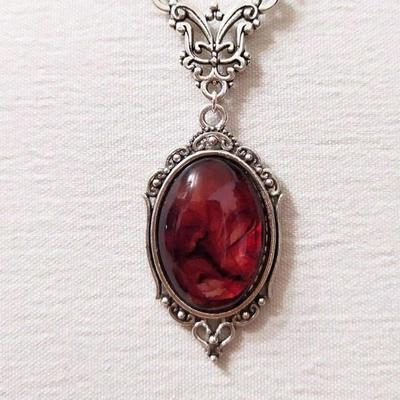Vintage Red Stone Pendant Necklace For Women Silver Ox Color Hollowout Metal Oval Shape Stone Retro Bohemia Necklace Jewelry