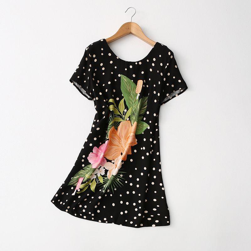 

Foreign Trade Original Order Print Dots High-Grade Twill Cotton Silk Short sleeve Dress Sexy Backless Artificial Cotton Skirts Summer Black background flowers Euro-M (Bust size 94)
