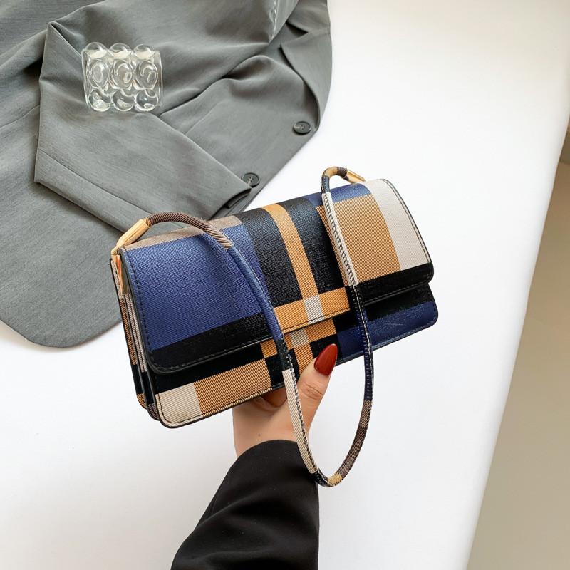 Chic Women's 2024 Summer Trendy Large Capacity Shoulder Bag With Unique Style