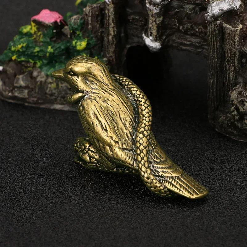 Creative Snake Entwined Bird Brass Ornament Vintage Animal Hunting Craft Tea Pet Home Decoration Snake Bird Collection Ornament