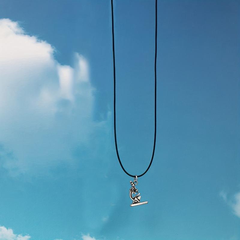 Eine Retro-PU-Material-Mikroskop-Legierungsmaterial-Anhänger-Halskette, Retro-Eleganz