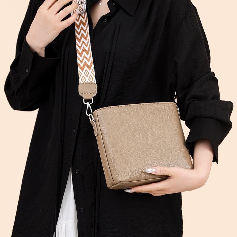 New Fashionable Versatile Messenger Bag Simple Soft Leather Shoulder Bag Large Capacity Bucket Bag Genuine Leather Women's Bag