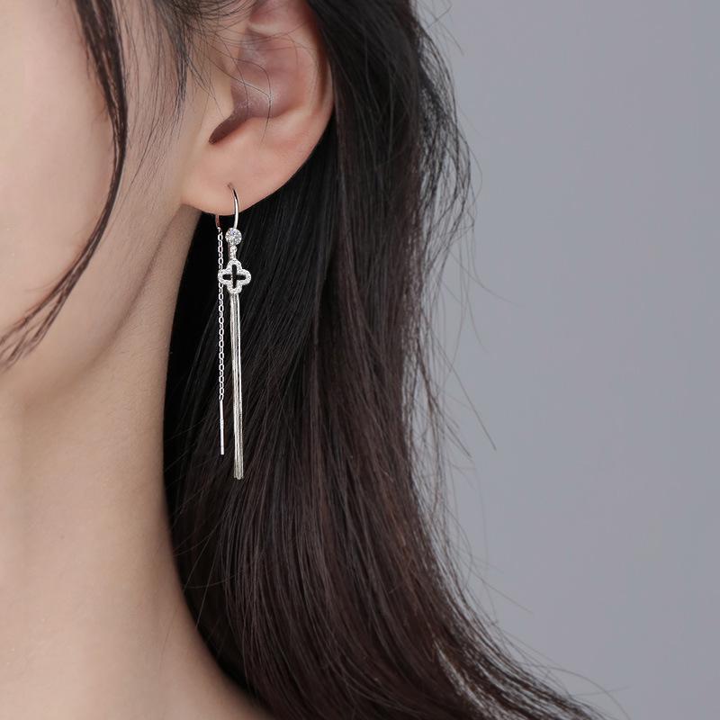 Elegant S925 Sterling Silver Four-Leaf Clover Tassel Earrings – Diamond-Inlaid, Anti-Lost, Versatile for Clubbing, Fashionable Ear Cuffs for Women