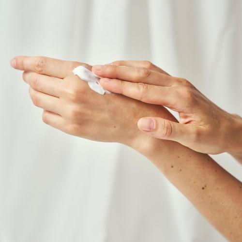 kamill Hand and Nail Cream Classic with Natural Chamomile 3.3 Oz 100 Ml by kamill