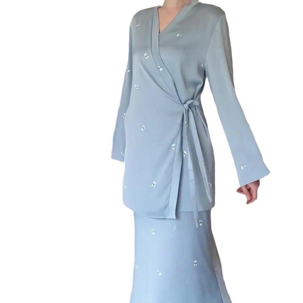 2023 Autumn V-Neck Satin Skirt Set with Long Sleeve Printed Top