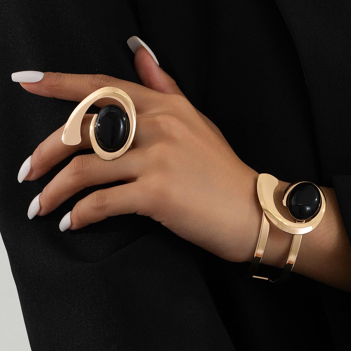 

Fashion Jewelry Set Bracelet Ring for Women Ladies Exaggerated Versatile Niche Pearl Spiral Bracelet Ring Set чорний