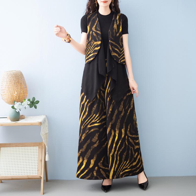 Retro Jacquard Sleeveless Vest & Wide-Leg Pants Set in New Chinese Style for Middle-Aged Women.