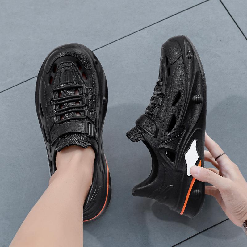 Men's shoes 2025 summer new outer wear stepping on shit all-inclusive hole shoes men's breathable hollow seaside beach sandals