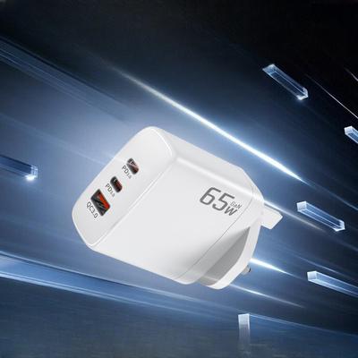 Încărcător de înaltă calitate British Standard 65W Nitrură de Galiu Încărcare Rapidă PD Certificat UKCA Multi-port Potrivit pentru Telefon Mobil Apple 15 16
