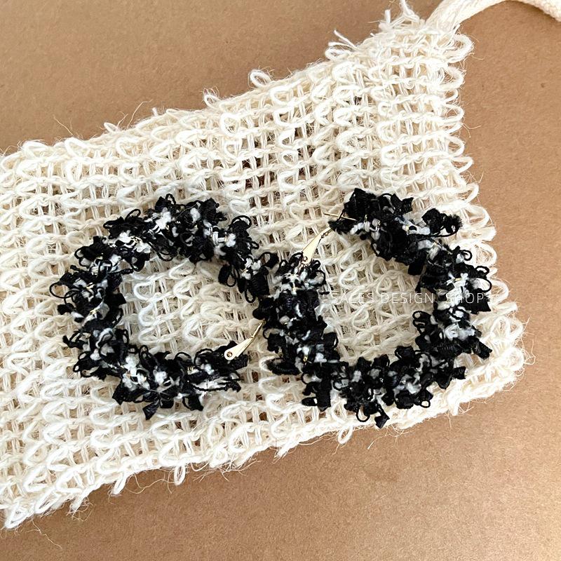 Элегантные обручальные серьги, обмотанные французской пряжей - Осенне-зимняя коллекция