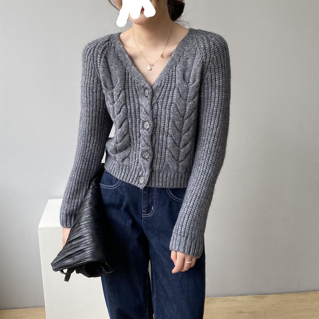 Early autumn short twist design jacket women's small V-neck single-breasted solid color knitted long-sleeved cardigan