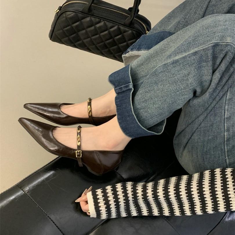 Korean version of thick heel Mary Jane retro small leather shoes women's 2025 new autumn pointed head shallow mouth retro word with single shoes