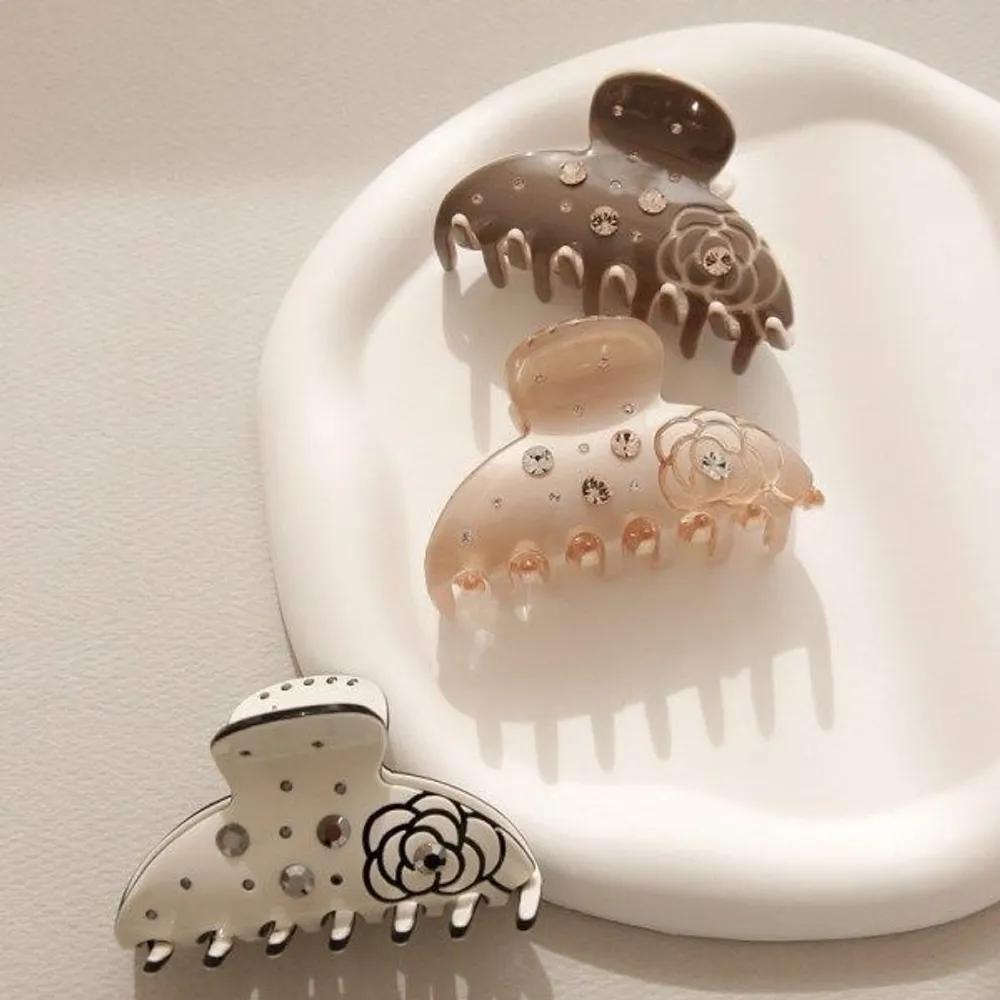 bydaisy Flower Cubic Half-Up Hair Clip Bh0817 brown