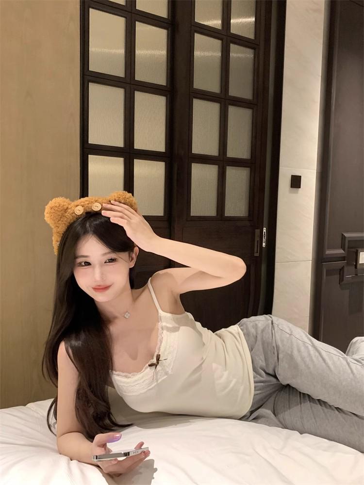 Chic White Lace Camisole: Sexy Slim-Fit Strapless Top for Spring To Autumn